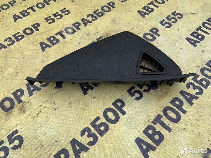 Накладка на торпедо торцевая правая Kia Quoris