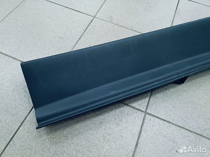 Накладка багажника Toyota Vista ZZV50 1zzfe 2002