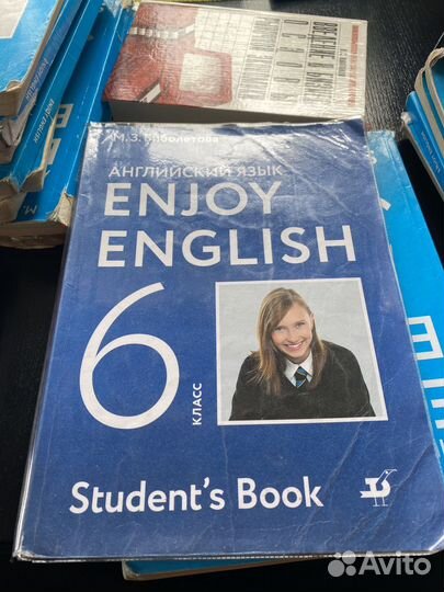 Учебники по английскому : 5 класс 3шт,6 класс 2шт