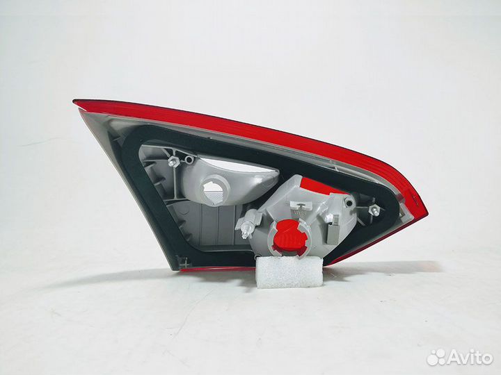 Фонарь правый задний в крышку багажника Focus 3