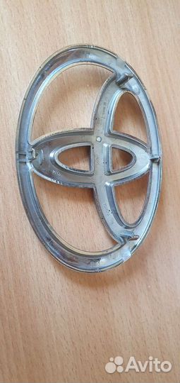 Эмблема Toyota