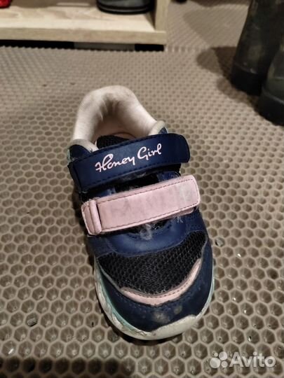 Кроссовки для девочки 24
