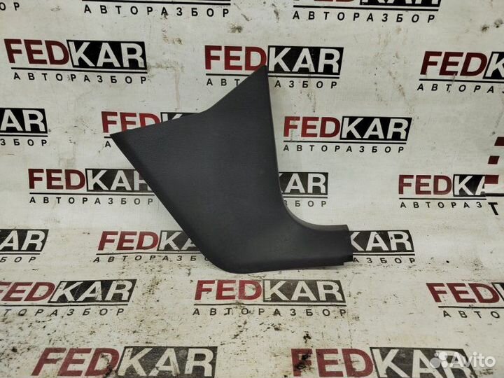 Накладка на порог салона передняя правая