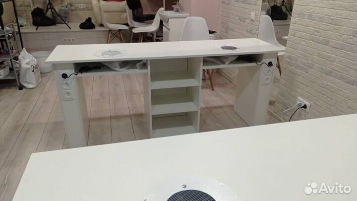 Маникюрный стол