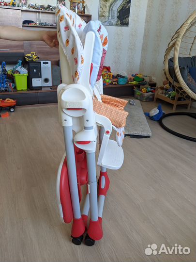 Детский стульчик для кормления