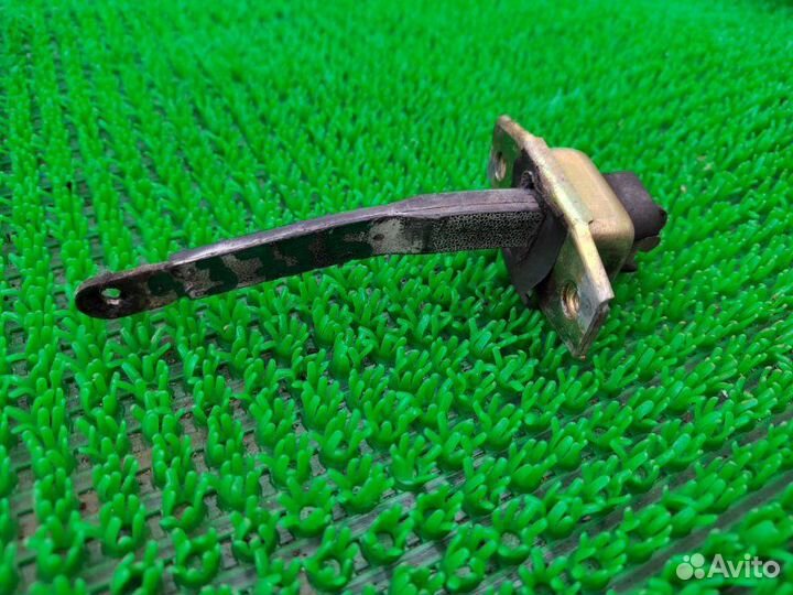 Ограничитель двери лев. зад. Toyota Land Cruiser