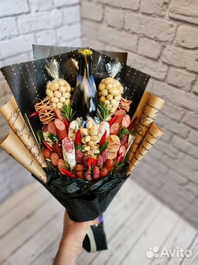 Мужской букет съедобный с орехами и колбасой