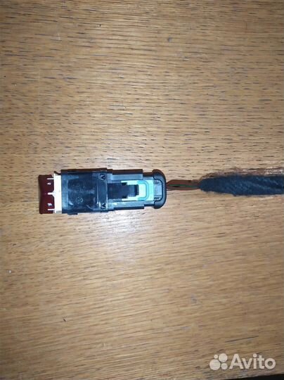 Кнопка аварийной сигнализации VW Passat B6