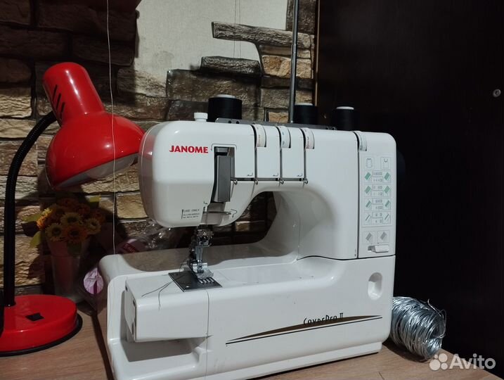 Плоскошевная машина Janome бу