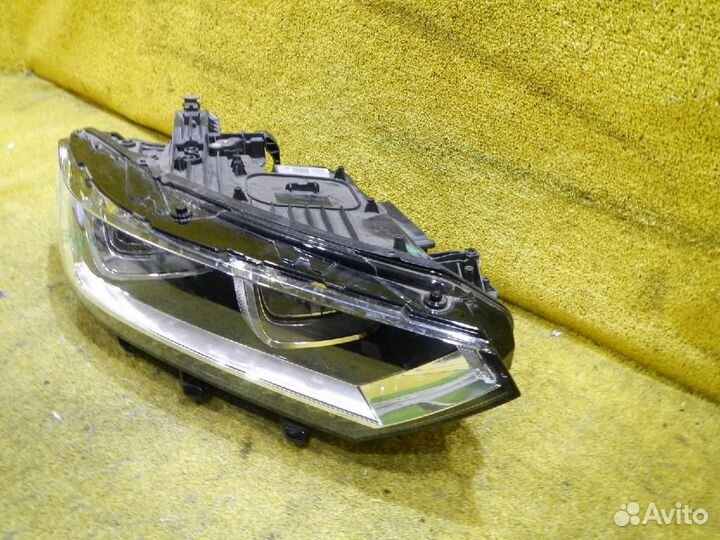Фара правая Volkswagen Passat