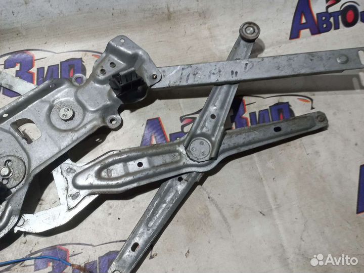 Стеклоподъемник передний правый BMW E34