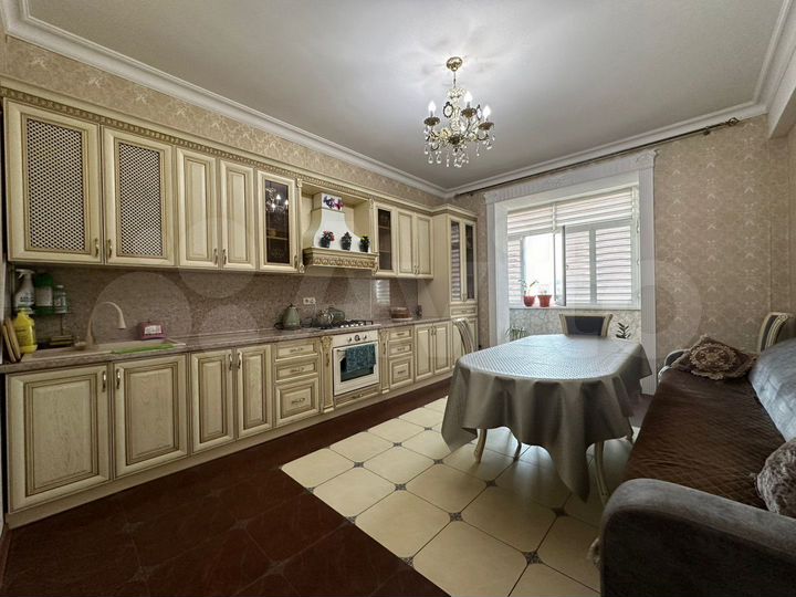 4-к. квартира, 140 м², 3/6 эт.