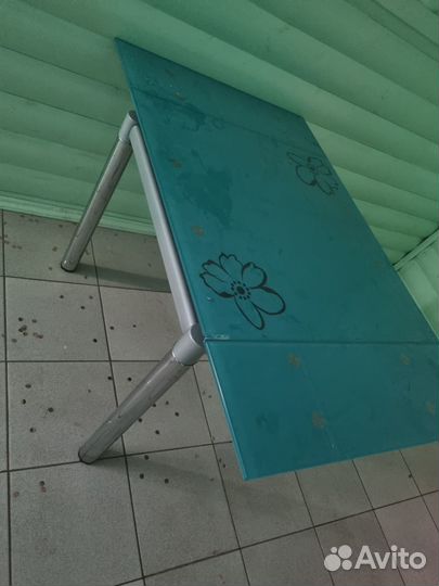 Стол стеклянный