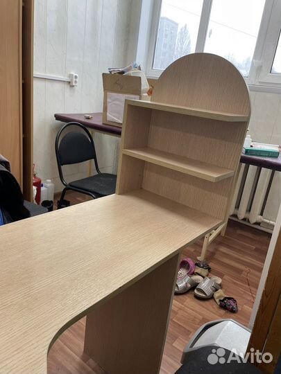 Маникюрный стол