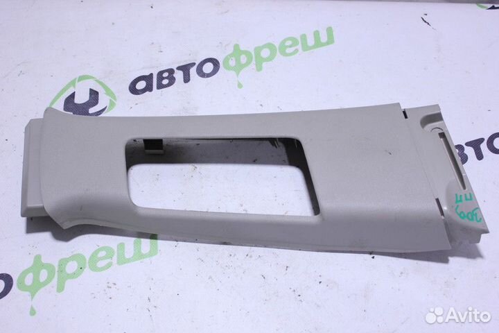 Обшивка стойки правая Toyota Camry v40