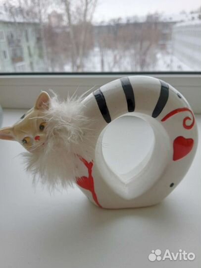 Копилка и статуэтка кошечка