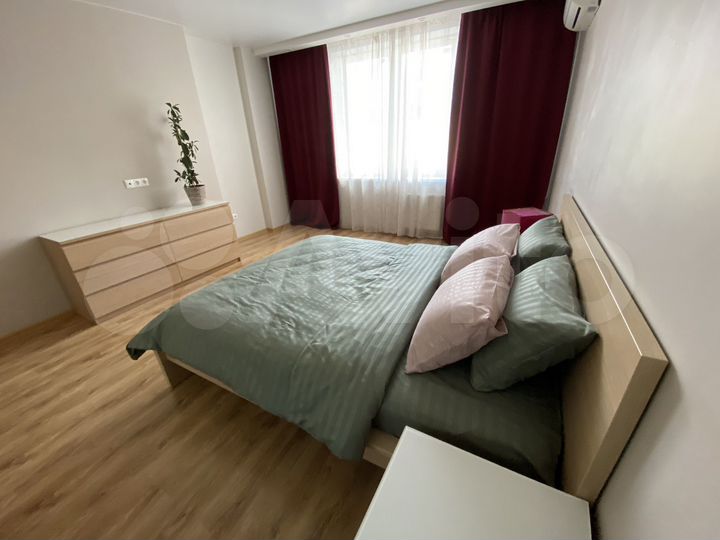 3-к. квартира, 100 м², 3/25 эт.