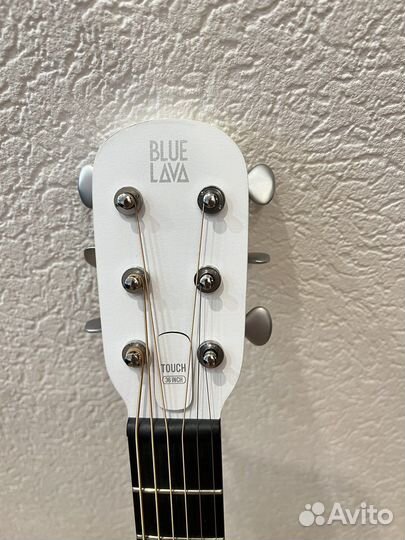 Электроакустическая гитара Blue lava Touch White