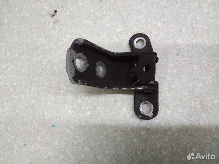 Петля двери передней левой верхняя Kia RIO 2017