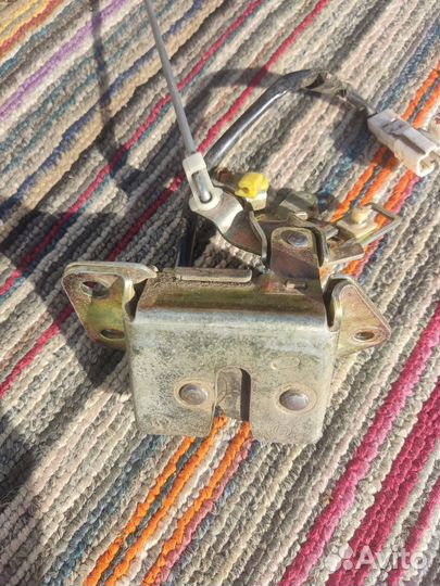 Замок крышки багажника Caldina ST190