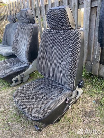 Сидения на Mercedes 190 w201