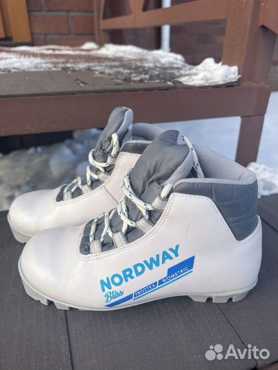 Лыжные ботинки