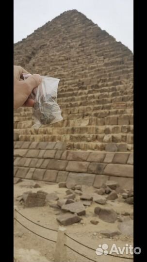 Камень с пирамиды Хеопса и Микерина