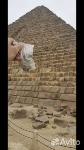 Камень с пирамиды Хеопса и Микерина