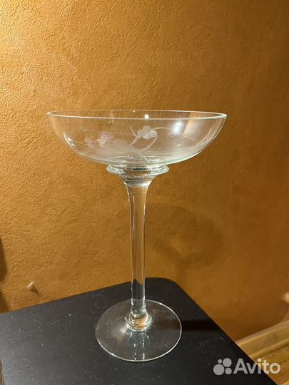 Ваза для фруктов на ножке