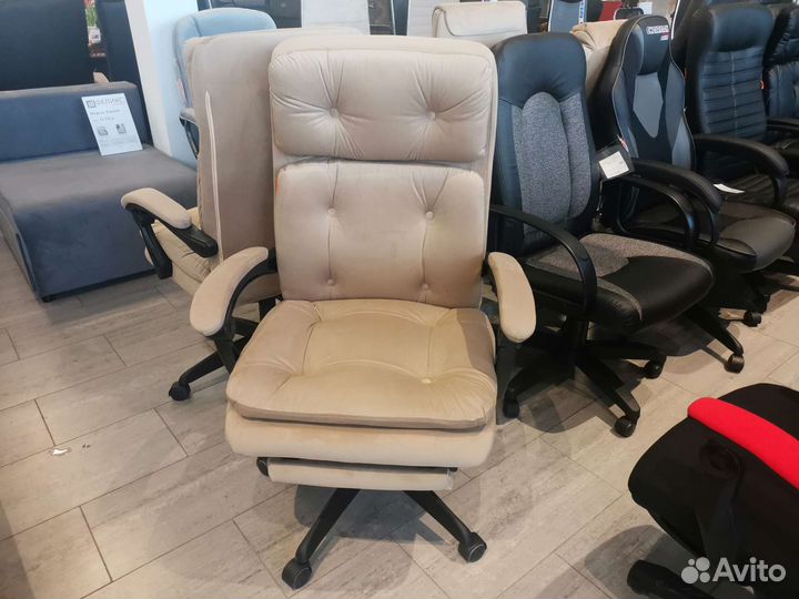 Компьютерное кресло руководителя новое велюр