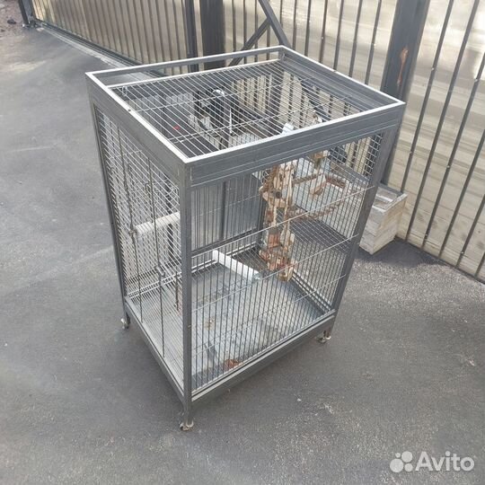 Клетка для крупного попугая