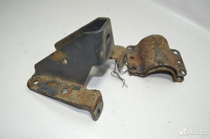 Кронштейн крыла ведущего моста, задний левый scani