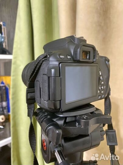 Фотоаппарат Canon EOS 650D с объективом + штатив