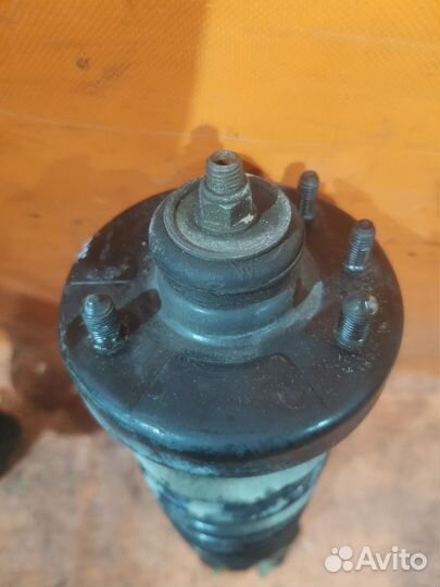 Амортизатор передний правый Honda Torneo CF4