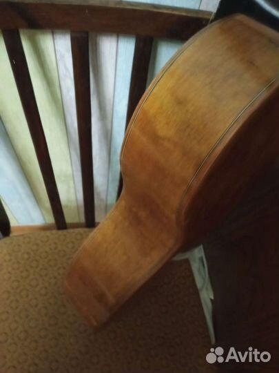 Старинная гитара, классическая