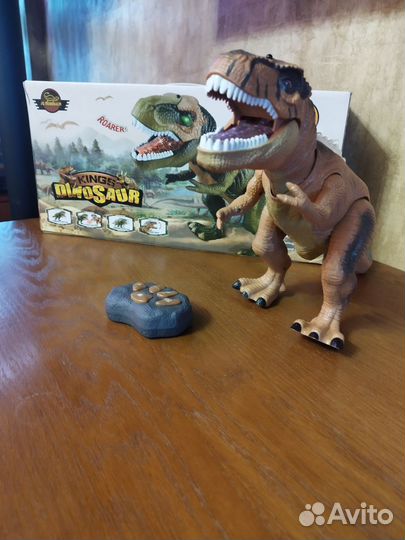 Ревущий динозавр