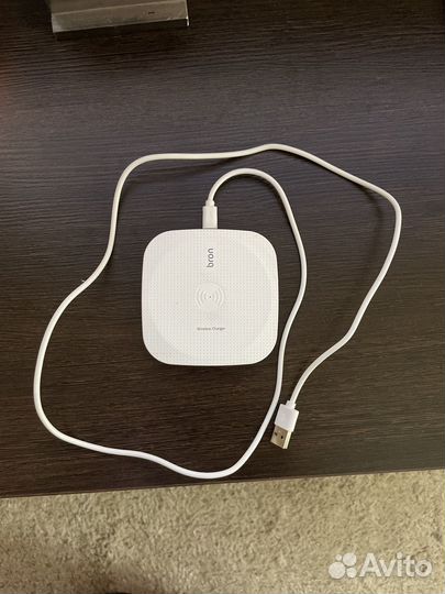 Беспроводная зарядка Bron