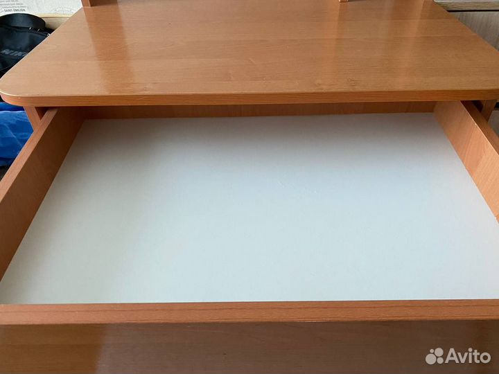Письменный стол для школьника