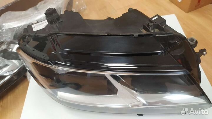 Фара правая Volkswagen Tiguan II (2016-2021)