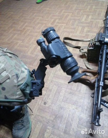 Крепление пнв к шлему