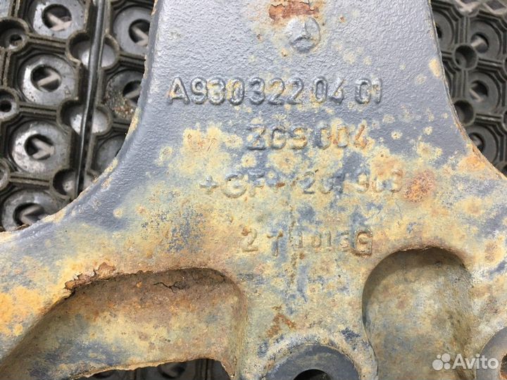 Кронштейн передней рессоры левый