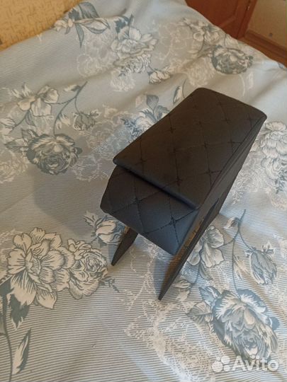 Подлокотник для автомобиля универсальный