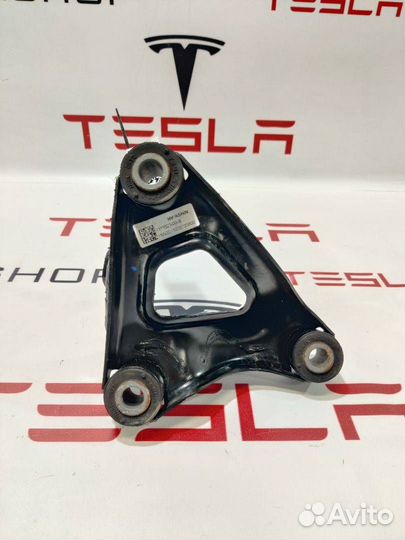 Кронштейн двигателя передний правый Tesla Model Y