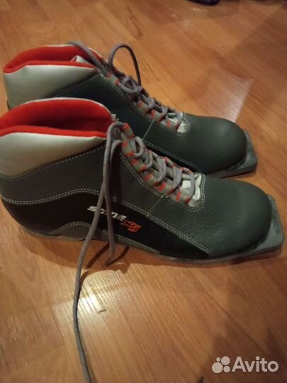 Лыжные ботинки