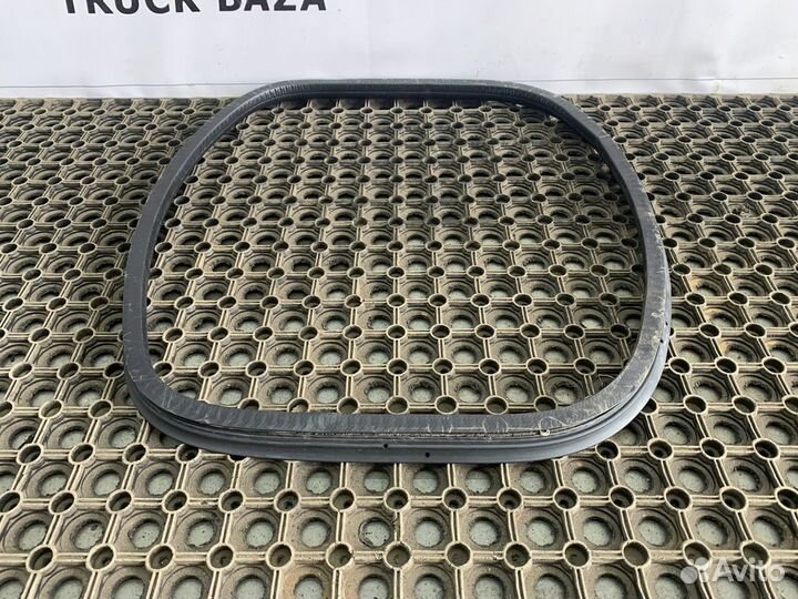 Уплотнитель инструментального ящика Renault T