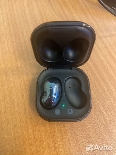 Наушники Samsung galaxy buds live