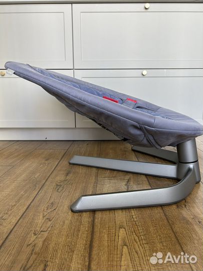 Шезлонг Nuna Leaf