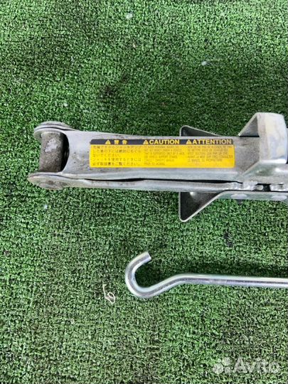 Домкрат Toyota Celica ZZT231 2ZZ-GE 2003