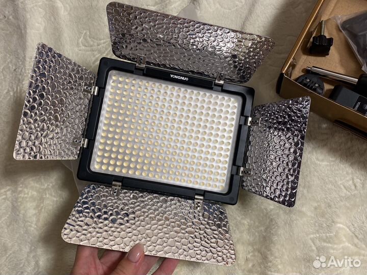 Видеосвет, отражатели, штатив, фон