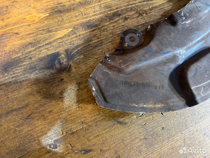 Пыльник кожух тормозного диска передний правый Bmw